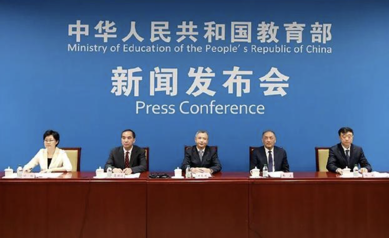 教育部：十年来，我国培养了60多万名博士和650多万名硕士